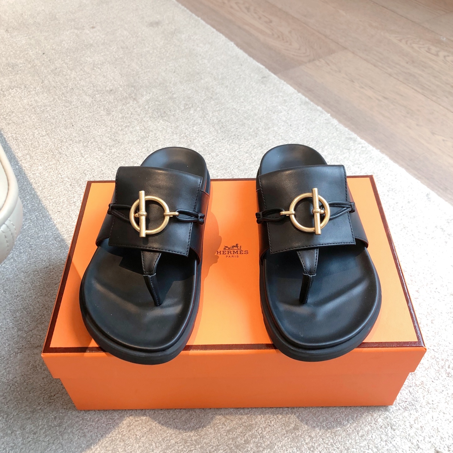 [TOP] HERMES Joyce Slippers- Black