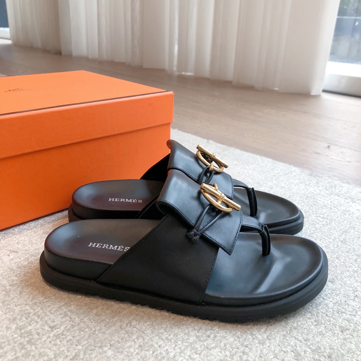 [TOP] HERMES Joyce Slippers- Black