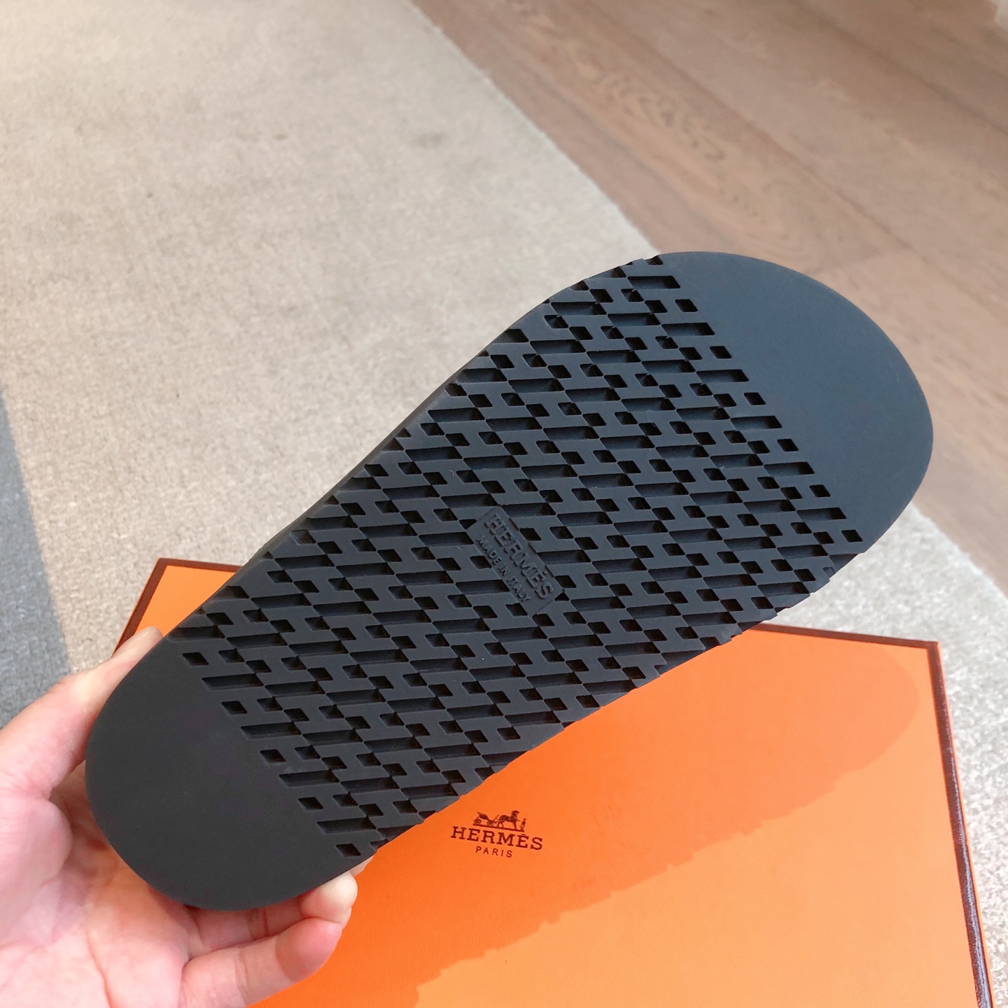 [TOP] HERMES Joyce Slippers- Black