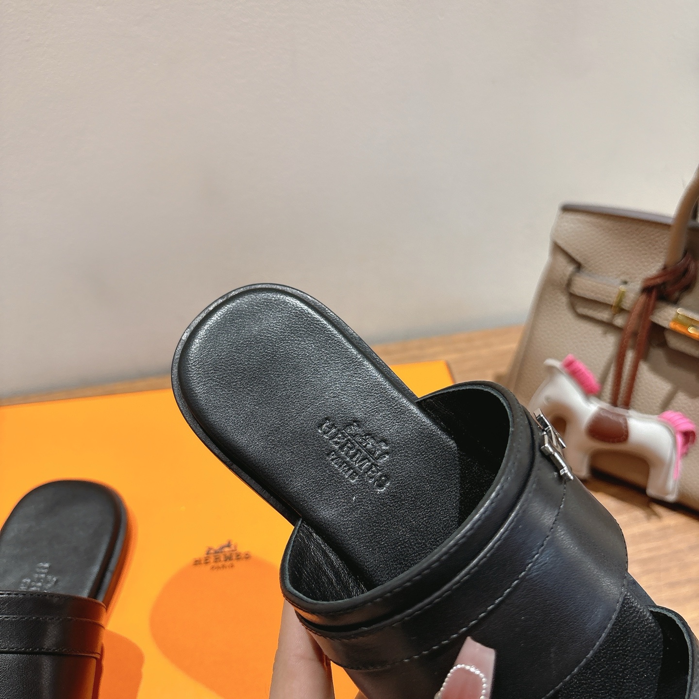 [TOP] HERMES Slippers- Black