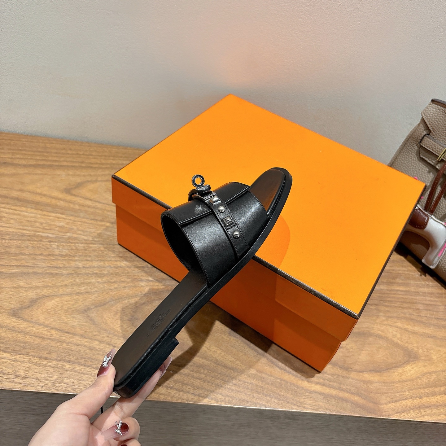 [TOP] HERMES Slippers- Black