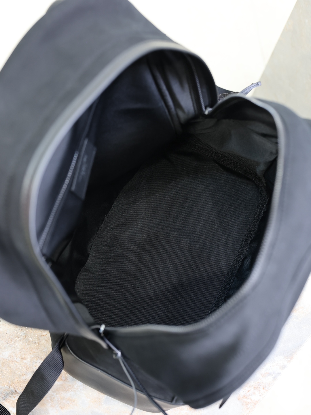 [TOP] Yves Saint Laurent YSL City Backpack 32x42x14cm - Black