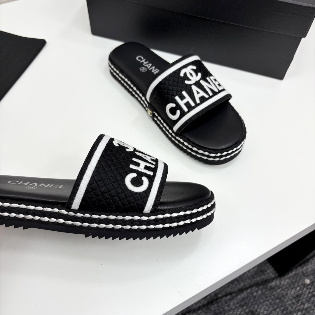 [TOP] CHANEL Slippers - Black
