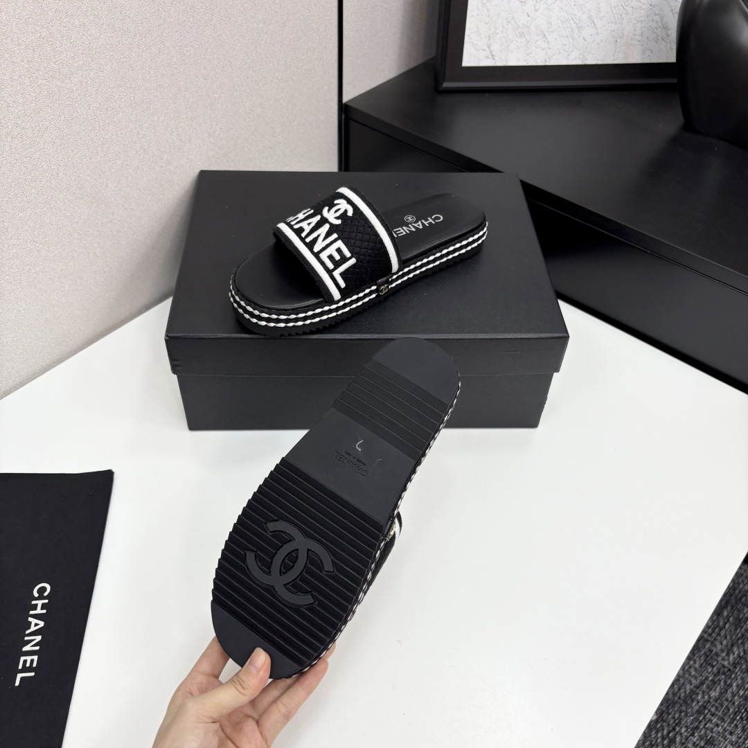 [TOP] CHANEL Slippers - Black
