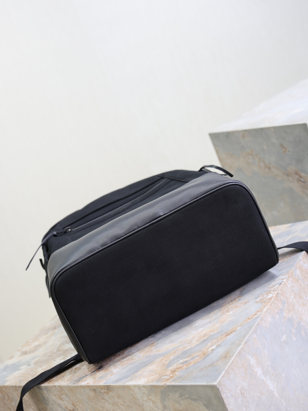 [TOP] Yves Saint Laurent YSL City Backpack 32x42x14cm - Black