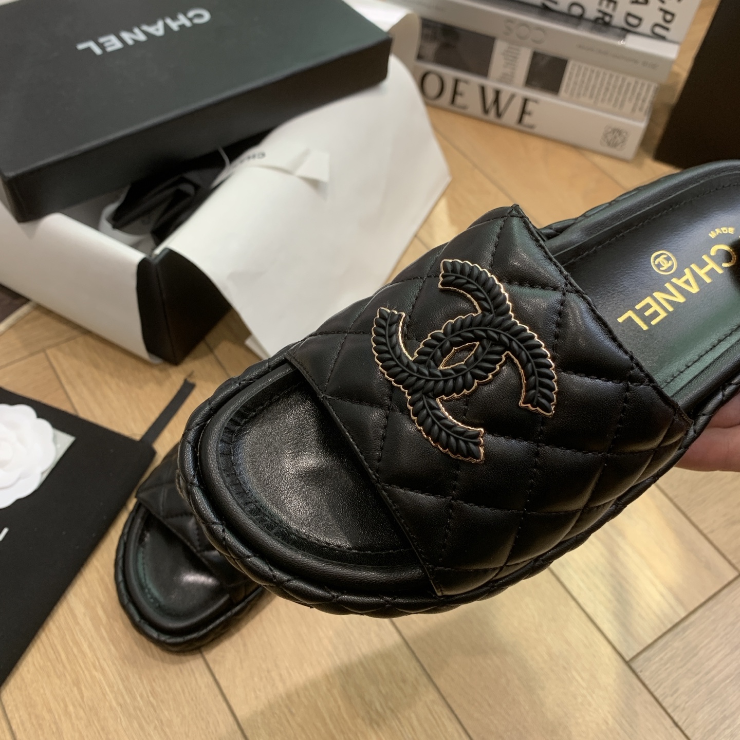 [TOP] CHANEL Slippers - Black