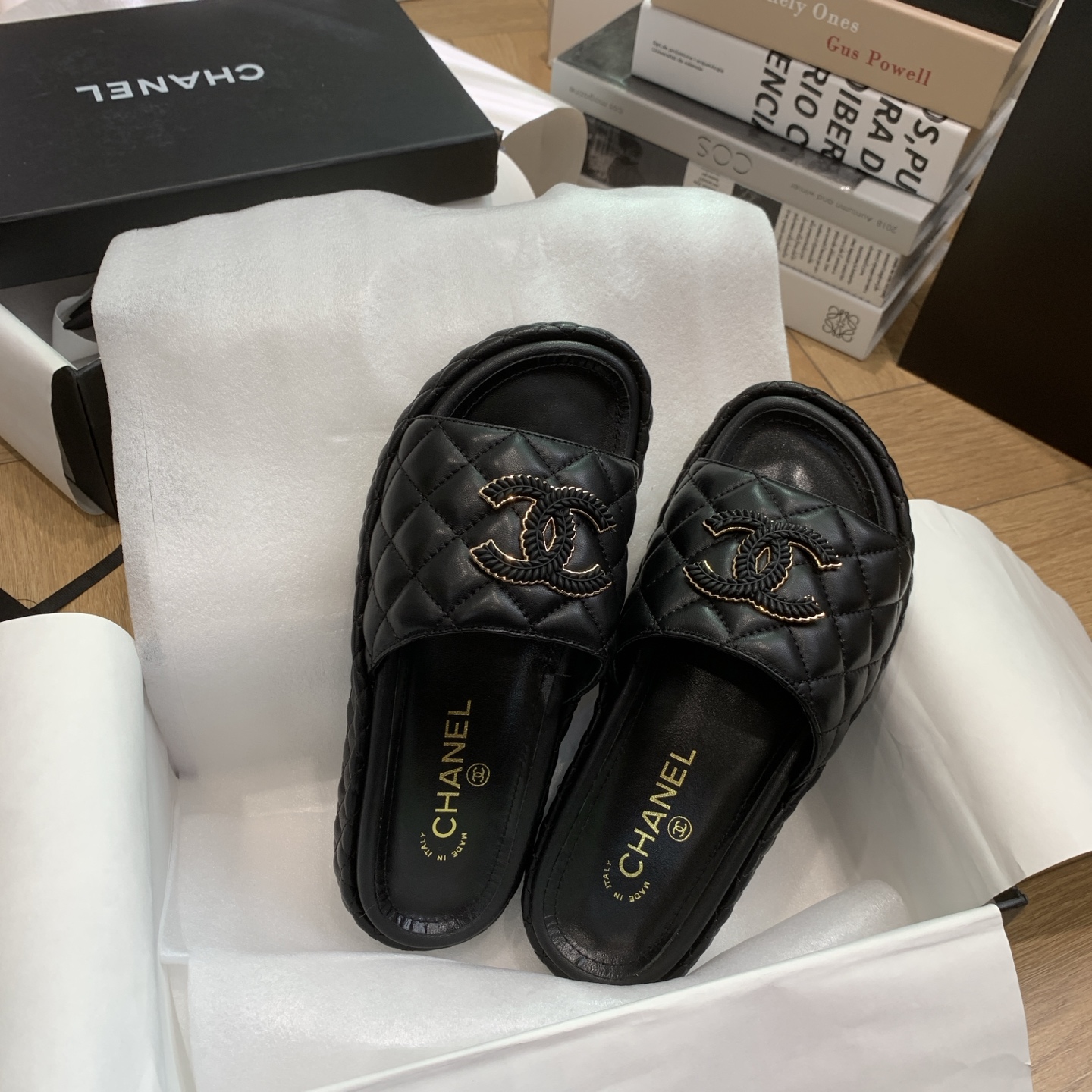 [TOP] CHANEL Slippers - Black