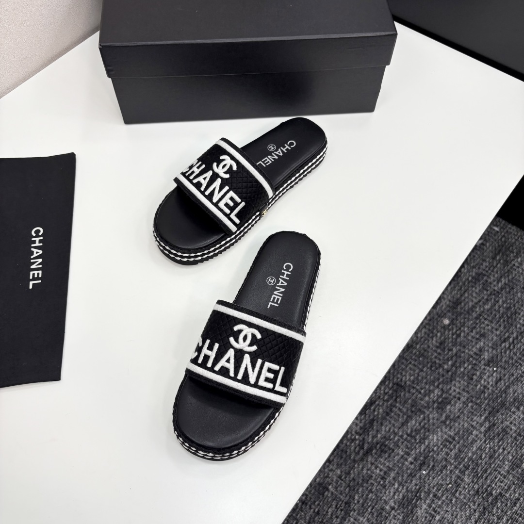 [TOP] CHANEL Slippers - Black