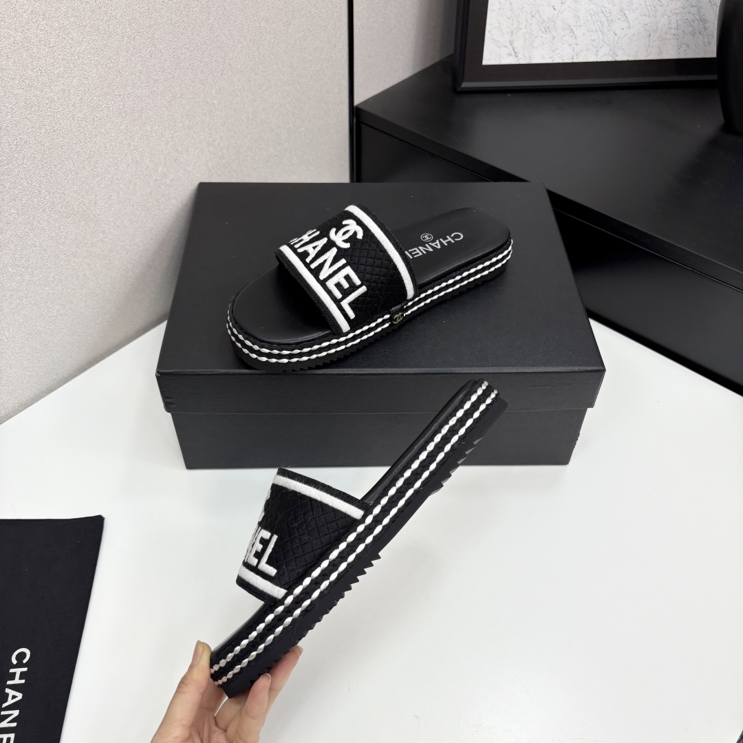 [TOP] CHANEL Slippers - Black