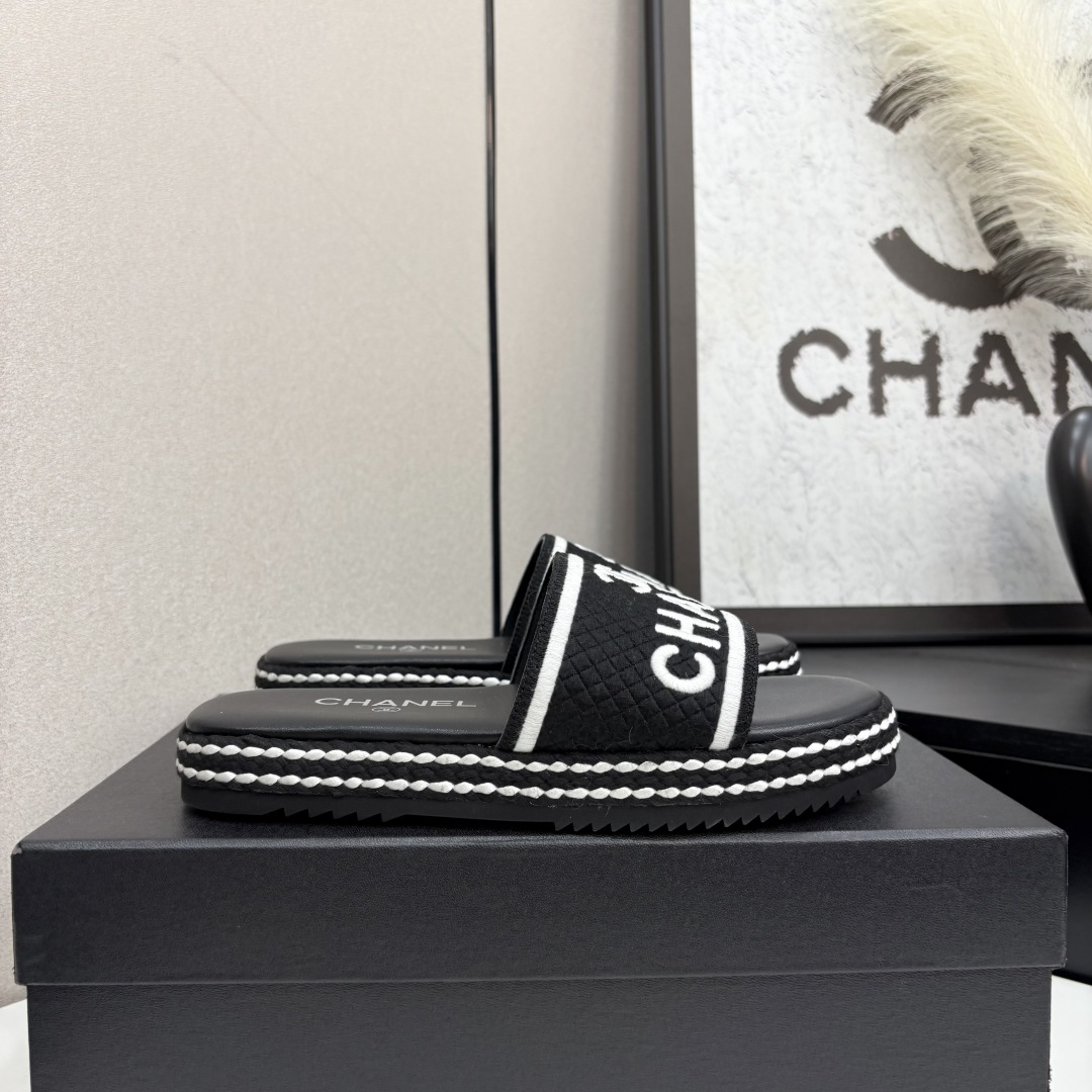 [TOP] CHANEL Slippers - Black