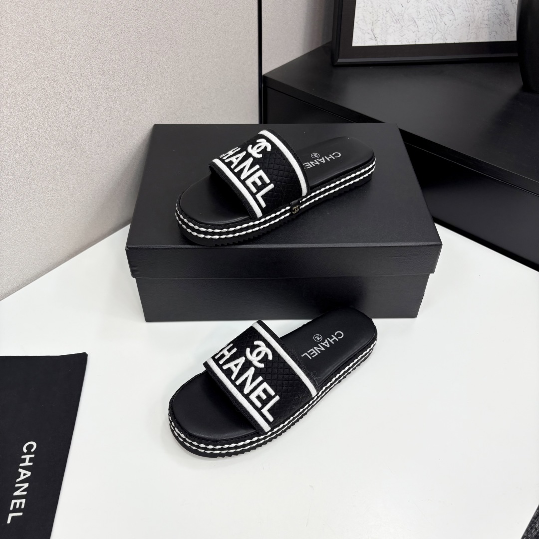 [TOP] CHANEL Slippers - Black