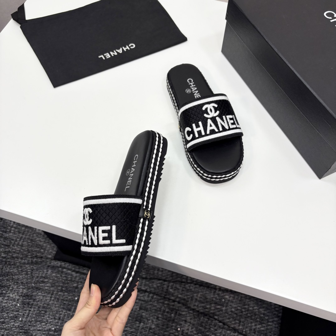 [TOP] CHANEL Slippers - Black
