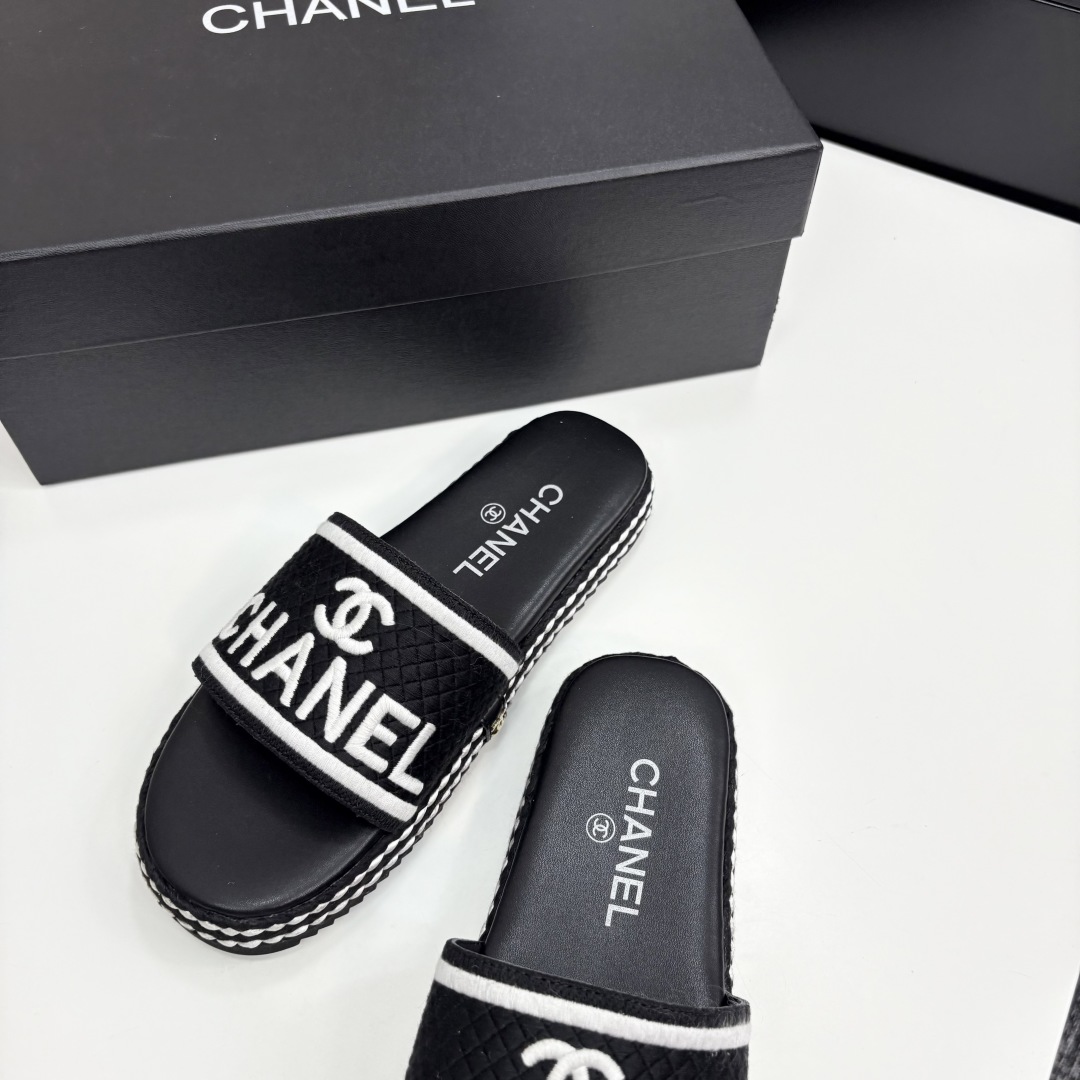 [TOP] CHANEL Slippers - Black