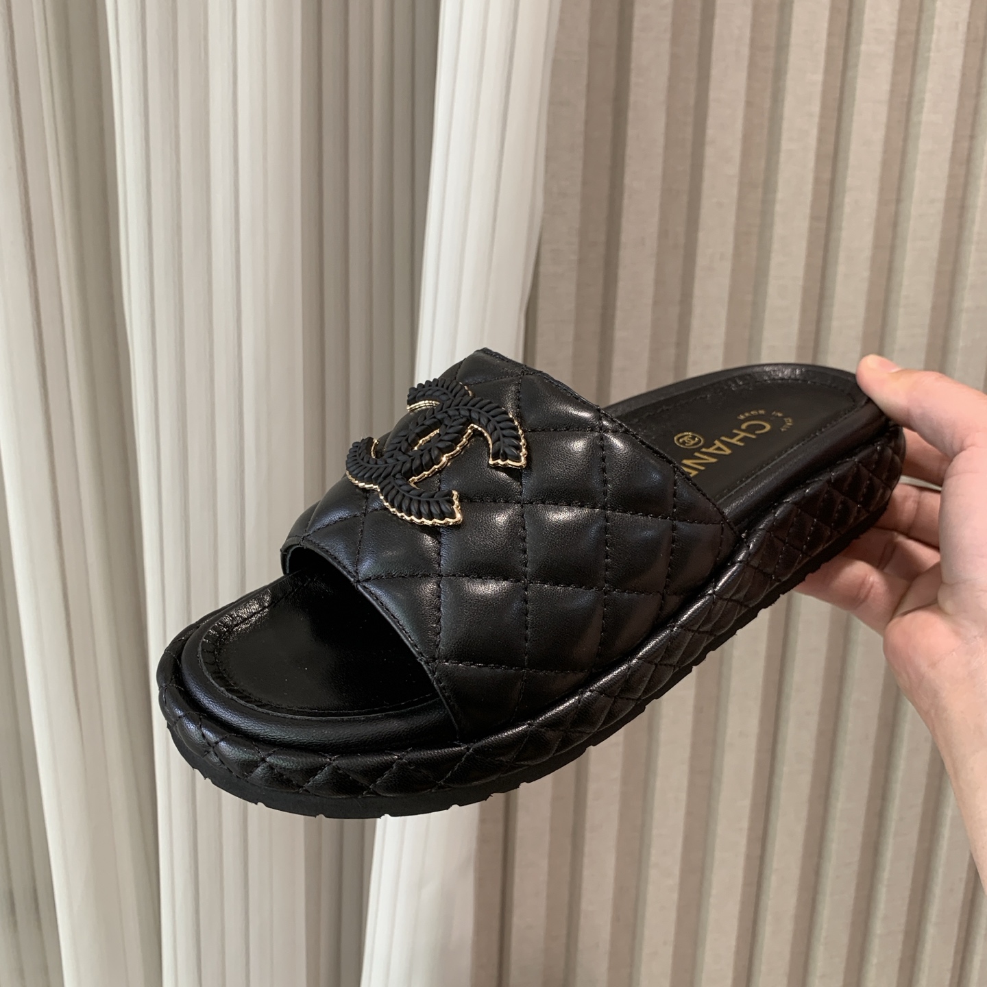[TOP] CHANEL Slippers - Black