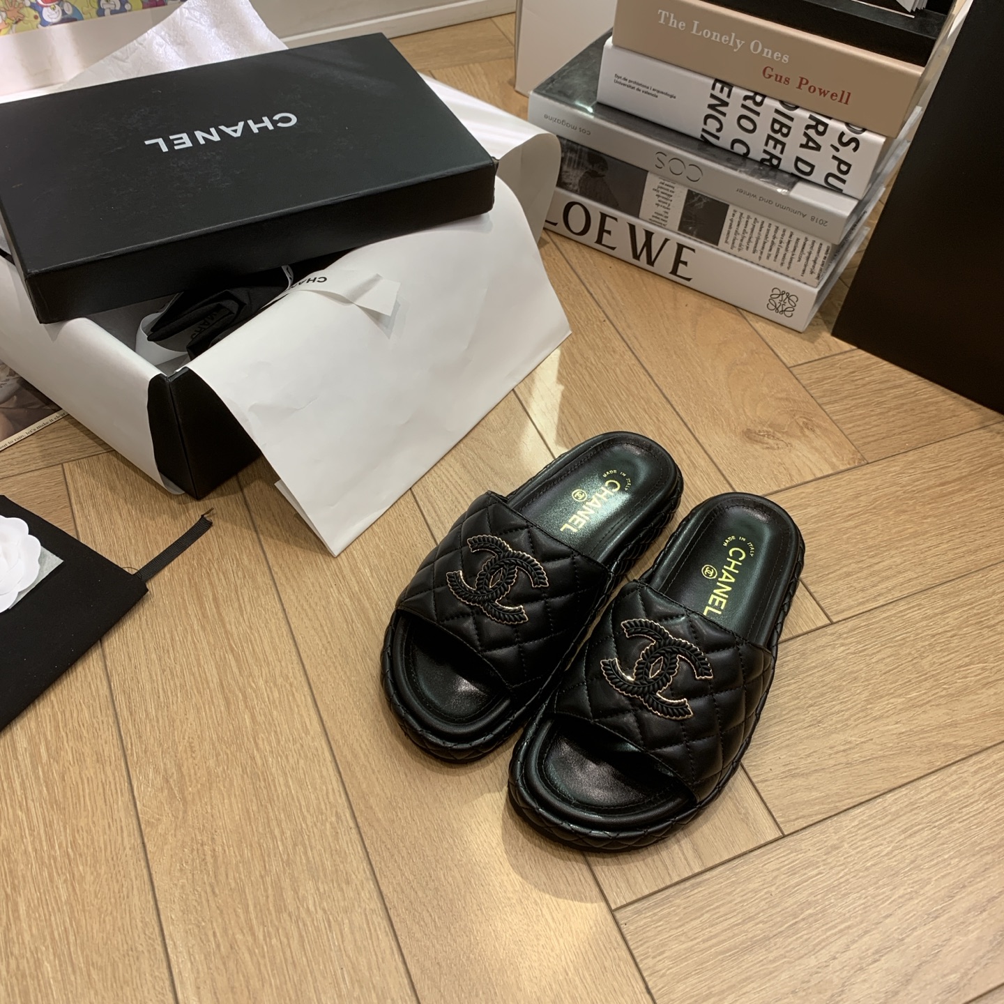 [TOP] CHANEL Slippers - Black