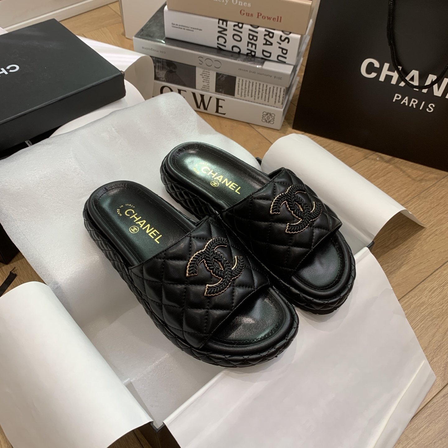 [TOP] CHANEL Slippers - Black