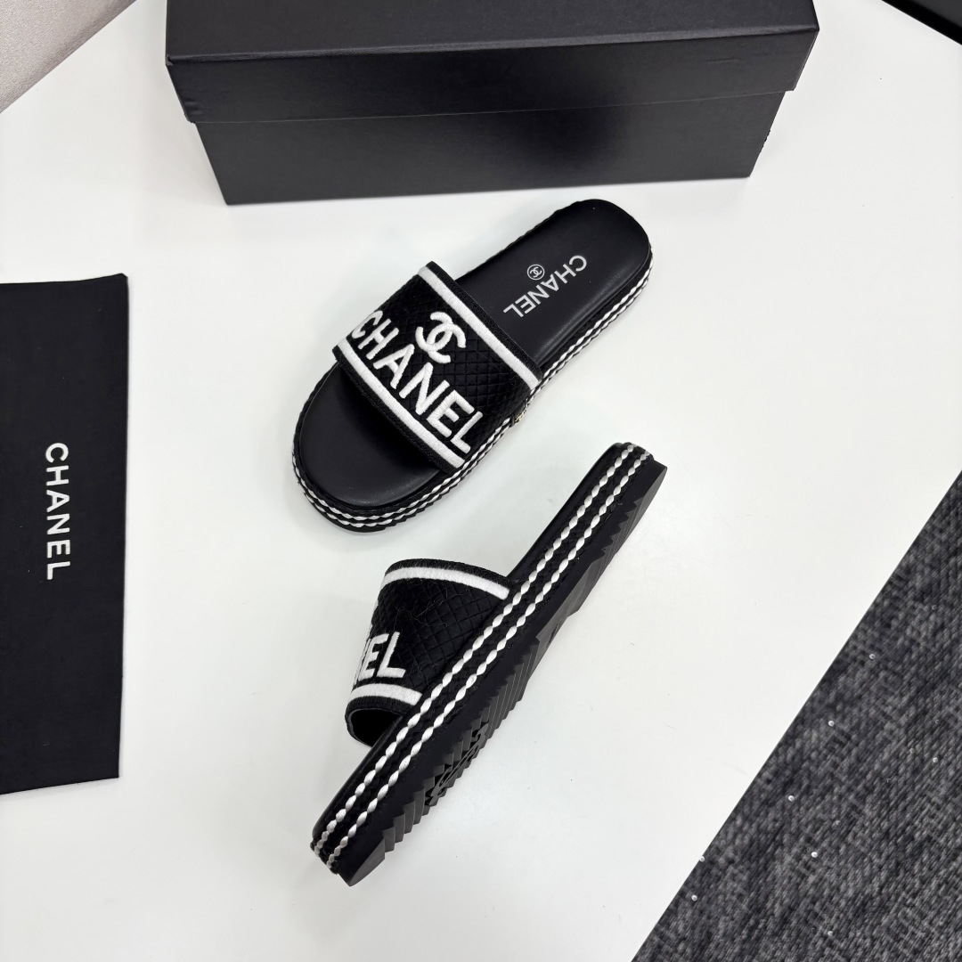 [TOP] CHANEL Slippers - Black