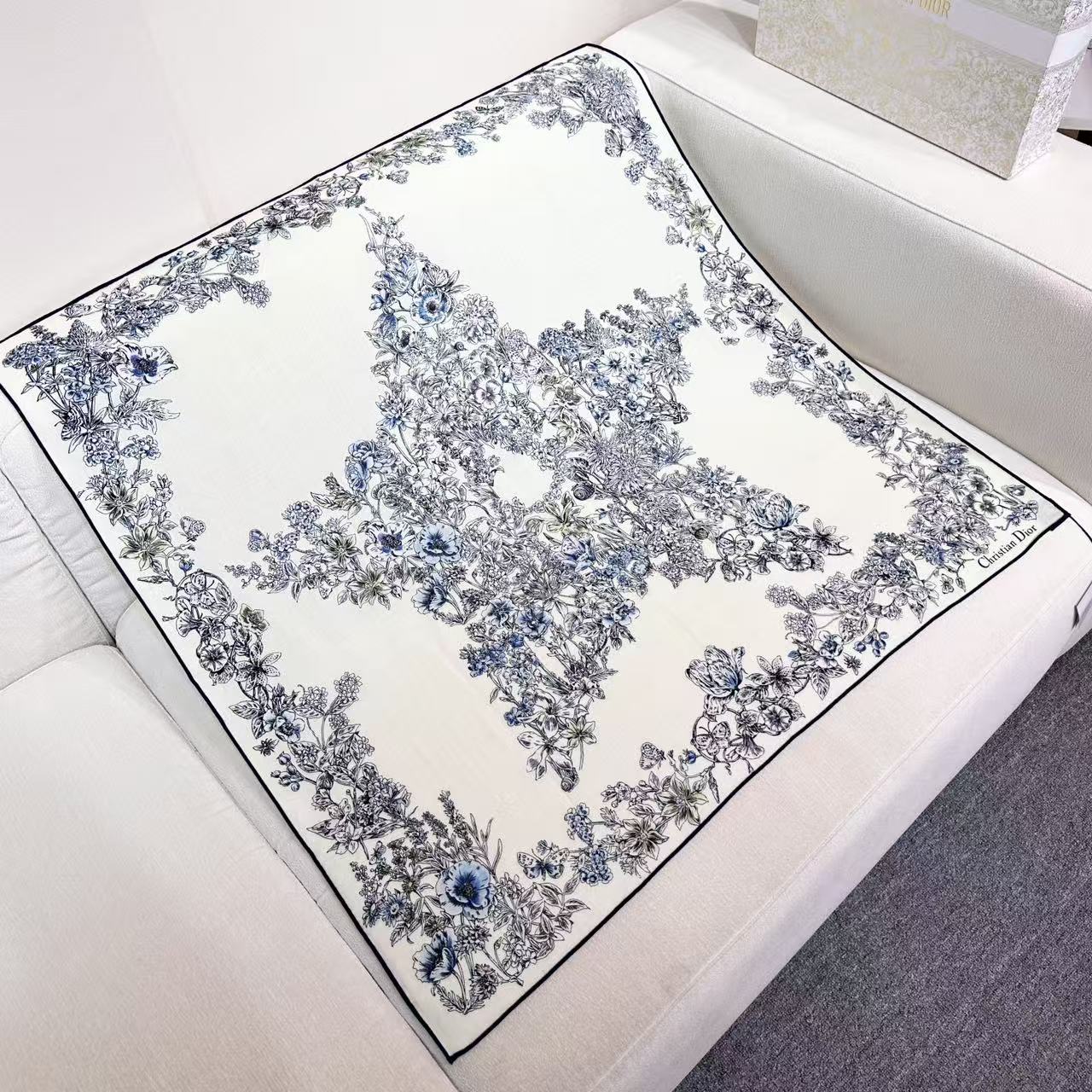 [TOP] Christian Dior Double-sided 70% Cashmere + 30% Silk Velvet Square Scarf 90 x 90 cm - 2 Colours