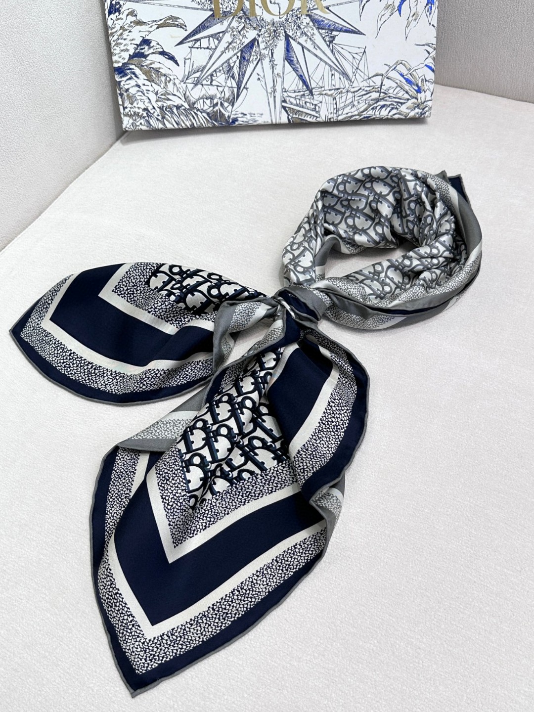 [TOP] Christian Dior Double-sided Oblique Silk Square Scarf 90 x 90 cm - 3 Colours