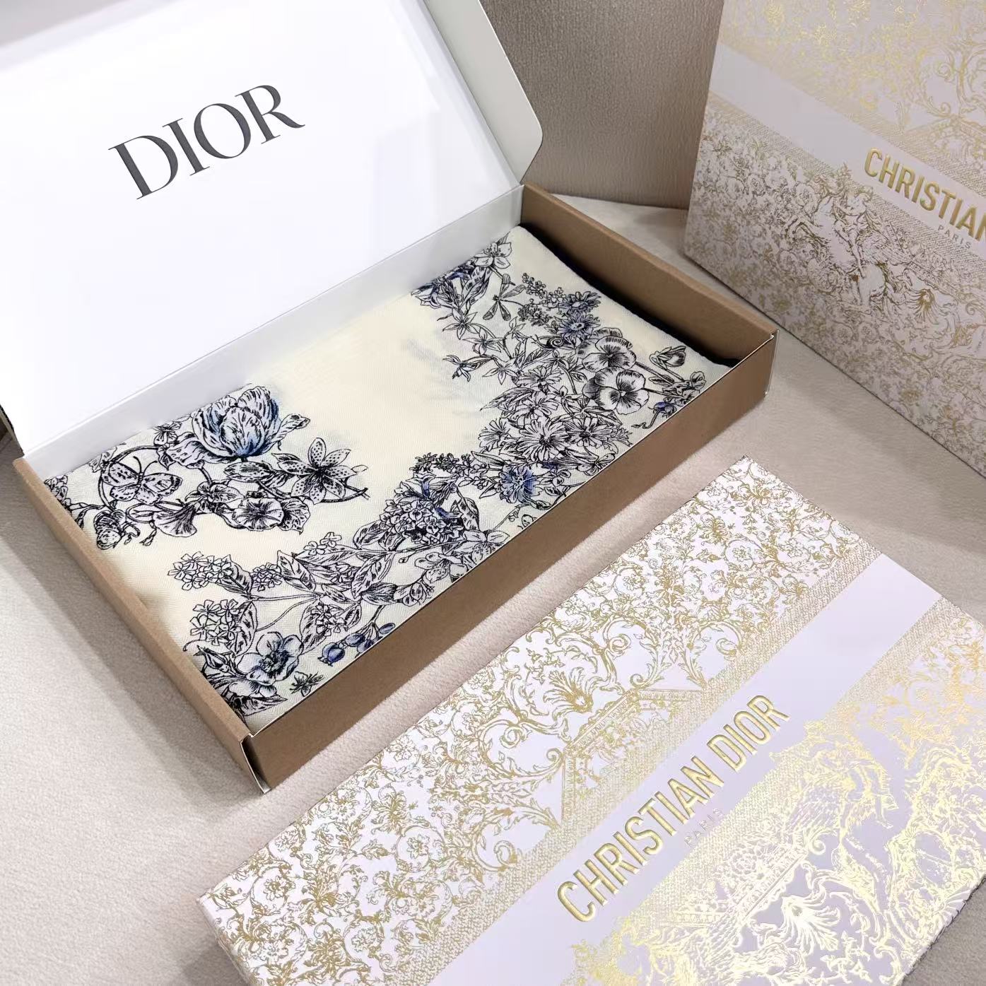 [TOP] Christian Dior Double-sided 70% Cashmere + 30% Silk Velvet Square Scarf 90 x 90 cm - 2 Colours