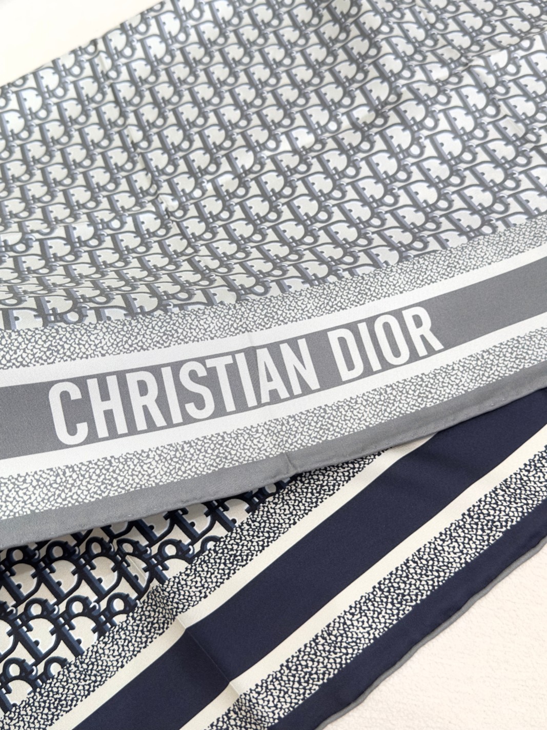 [TOP] Christian Dior Double-sided Oblique Silk Square Scarf 90 x 90 cm - 3 Colours