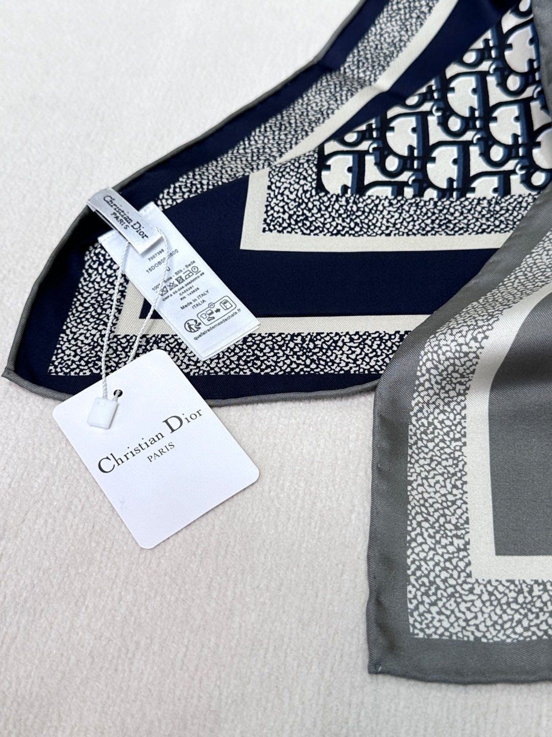 [TOP] Christian Dior Double-sided Oblique Silk Square Scarf 90 x 90 cm - 3 Colours