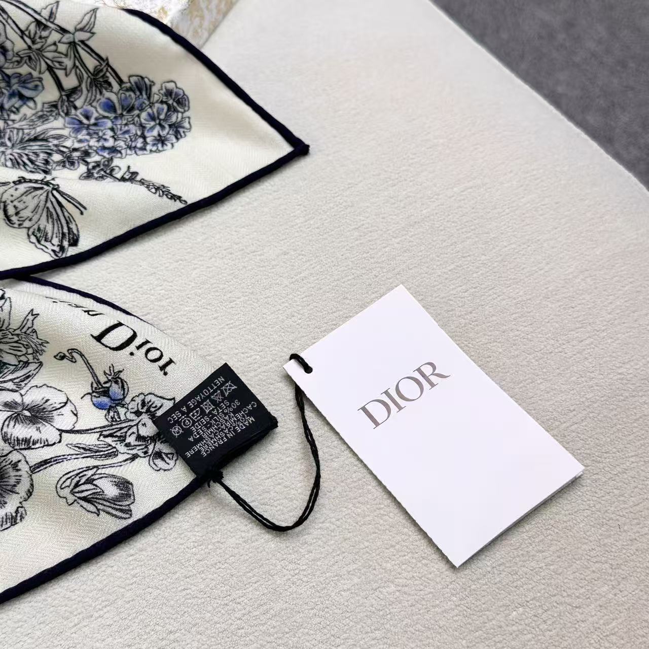 [TOP] Christian Dior Double-sided 70% Cashmere + 30% Silk Velvet Square Scarf 90 x 90 cm - 2 Colours
