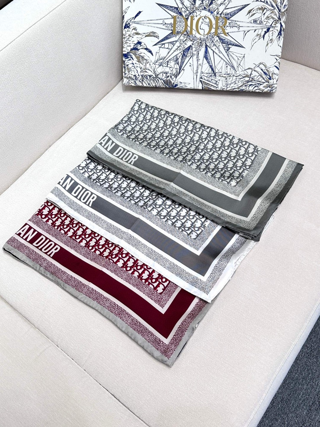 [TOP] Christian Dior Double-sided Oblique Silk Square Scarf 90 x 90 cm - 3 Colours