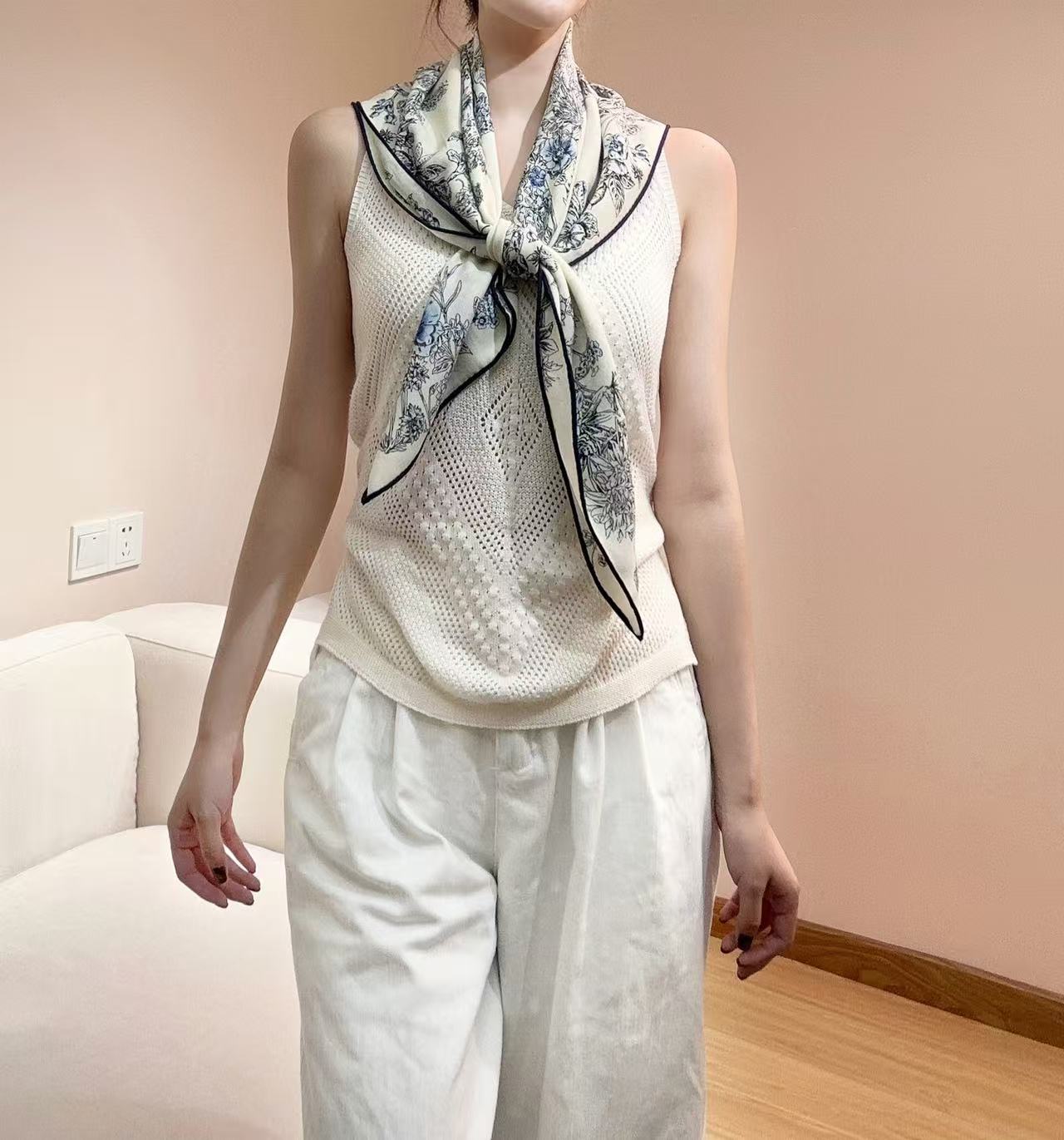 [TOP] Christian Dior Double-sided 70% Cashmere + 30% Silk Velvet Square Scarf 90 x 90 cm - 2 Colours