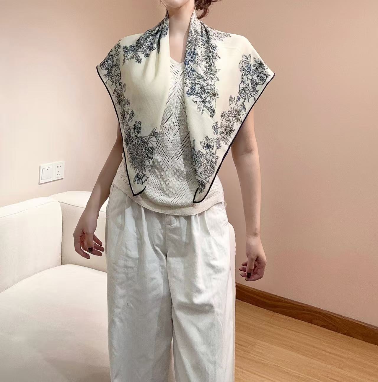 [TOP] Christian Dior Double-sided 70% Cashmere + 30% Silk Velvet Square Scarf 90 x 90 cm - 2 Colours