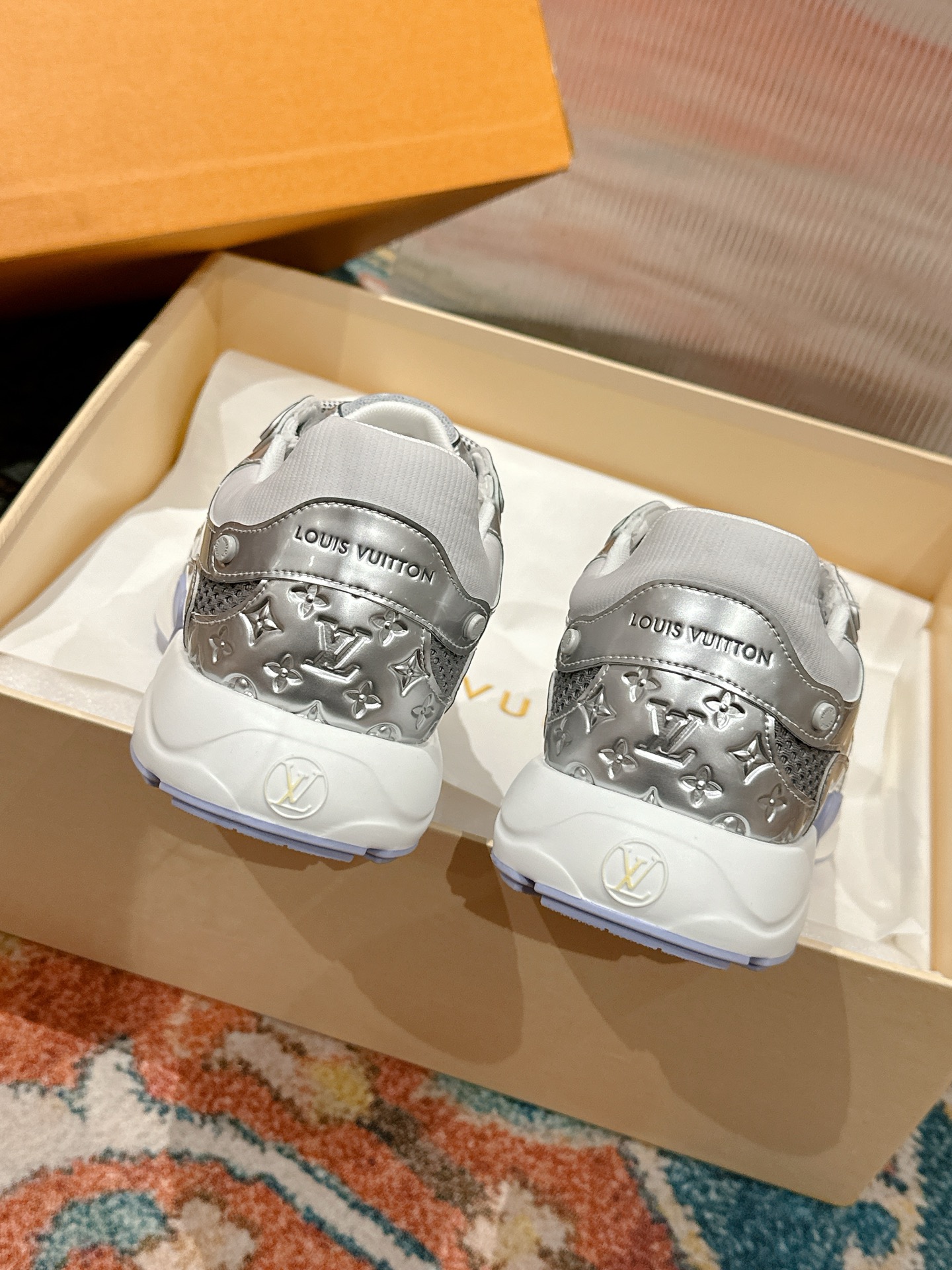 [TOP] Louis Vuitton LV Sneakers - Sliver