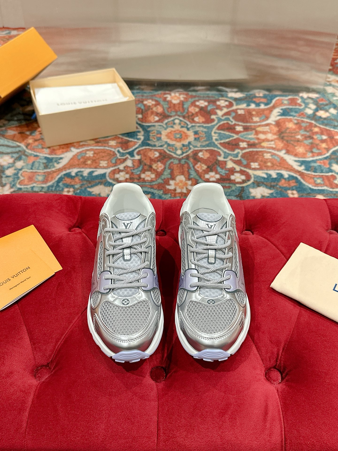 [TOP] Louis Vuitton LV Sneakers - Sliver