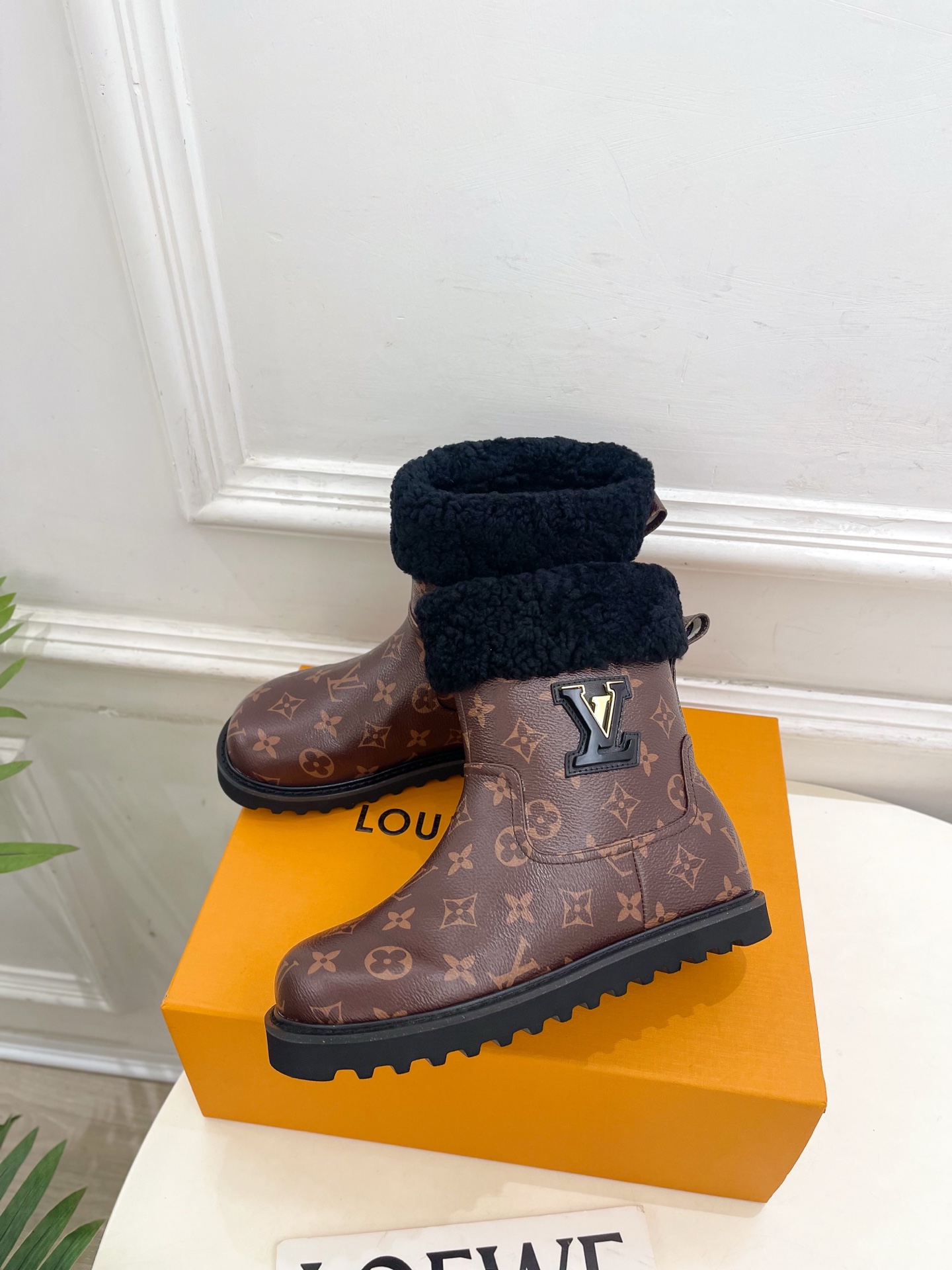 [TOP] Louis Vuitton LV Short Boots - Brown