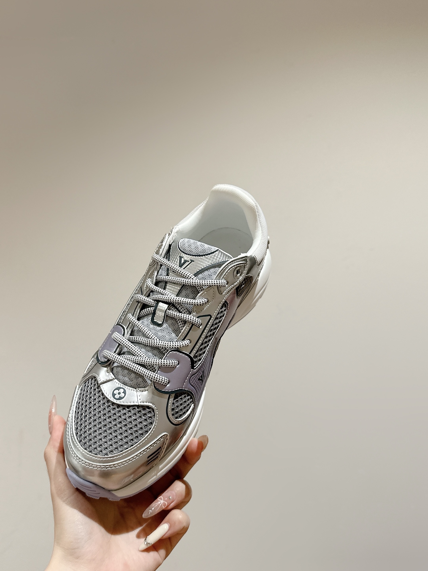[TOP] Louis Vuitton LV Sneakers - Sliver
