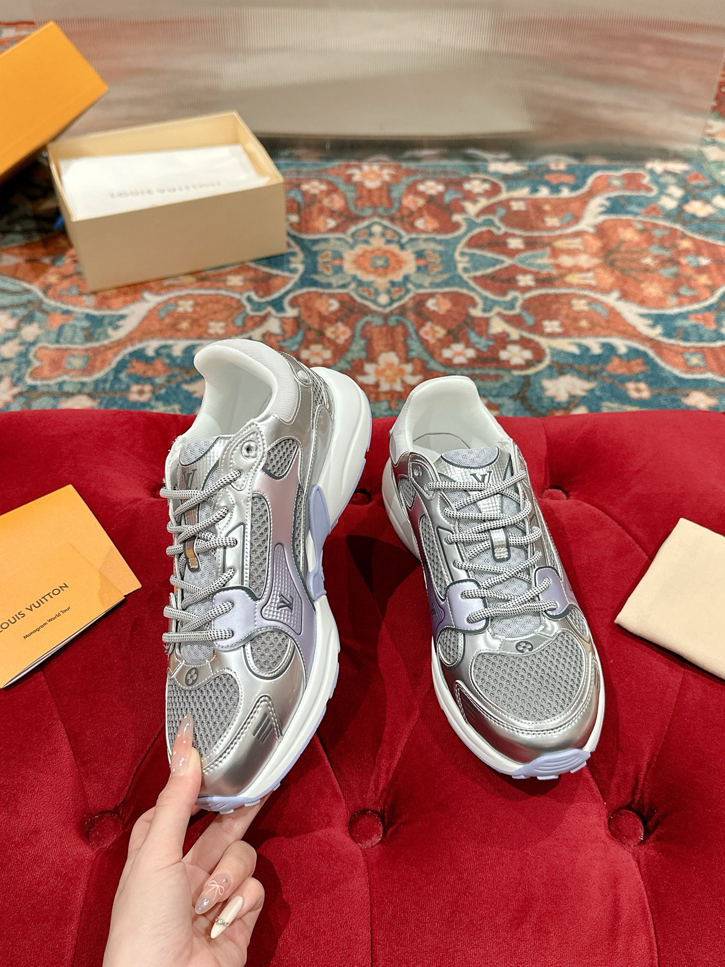 [TOP] Louis Vuitton LV Sneakers - Sliver