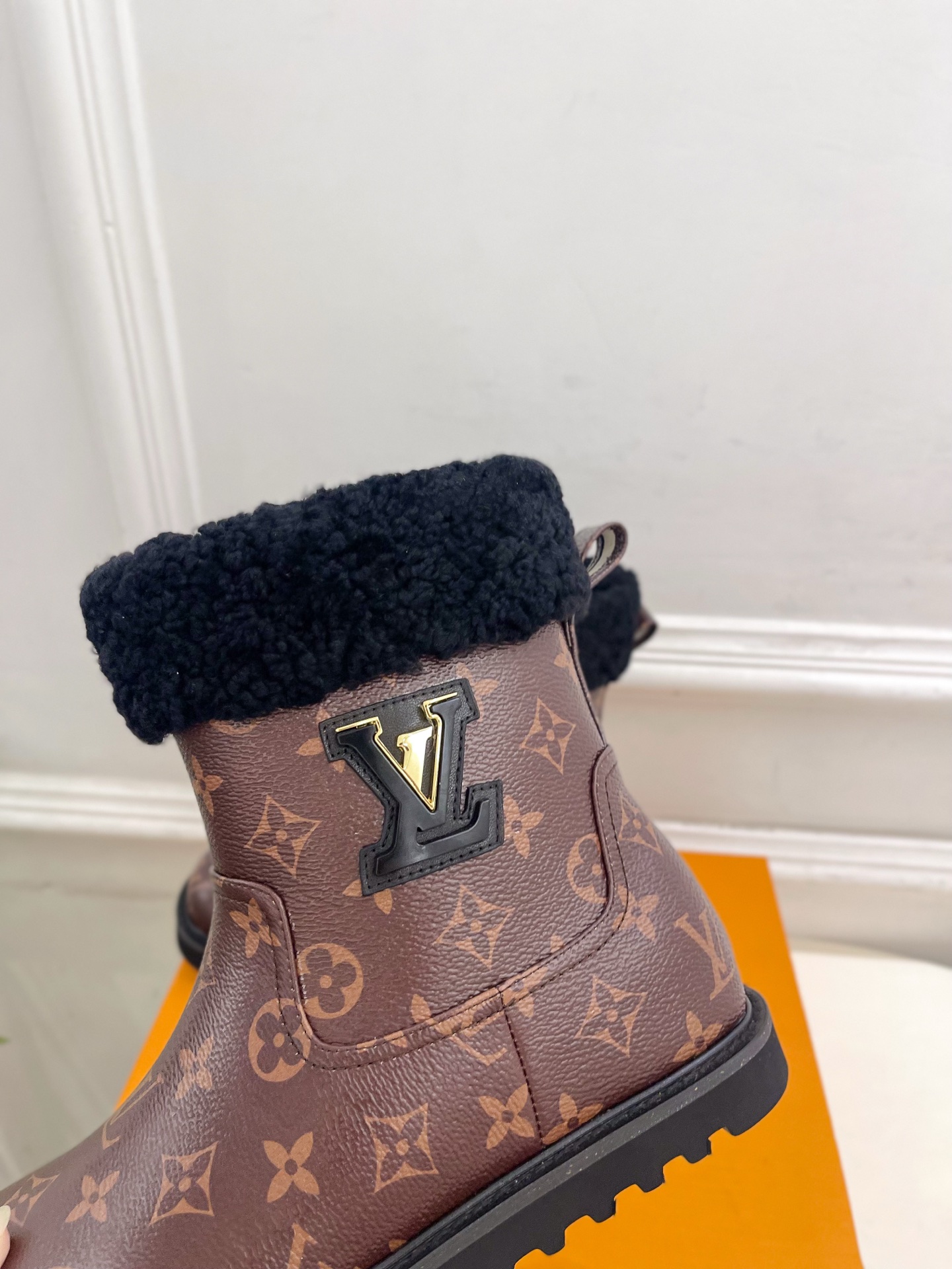 [TOP] Louis Vuitton LV Short Boots - Brown