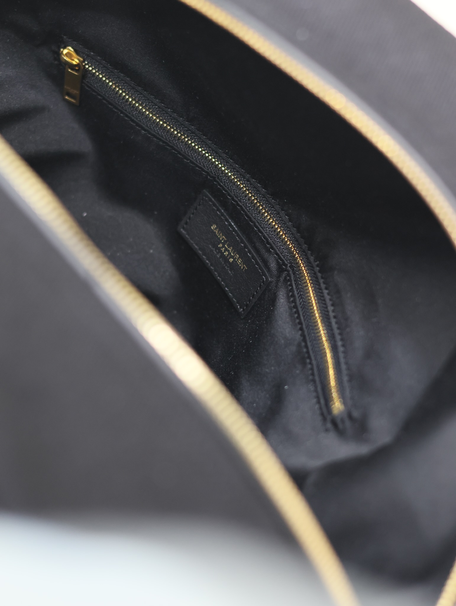 [TOP] Yves Saint Laurent YSL Rive Gauche Embroidered Cowhide Shopping Bag 42x32x18cm - Black