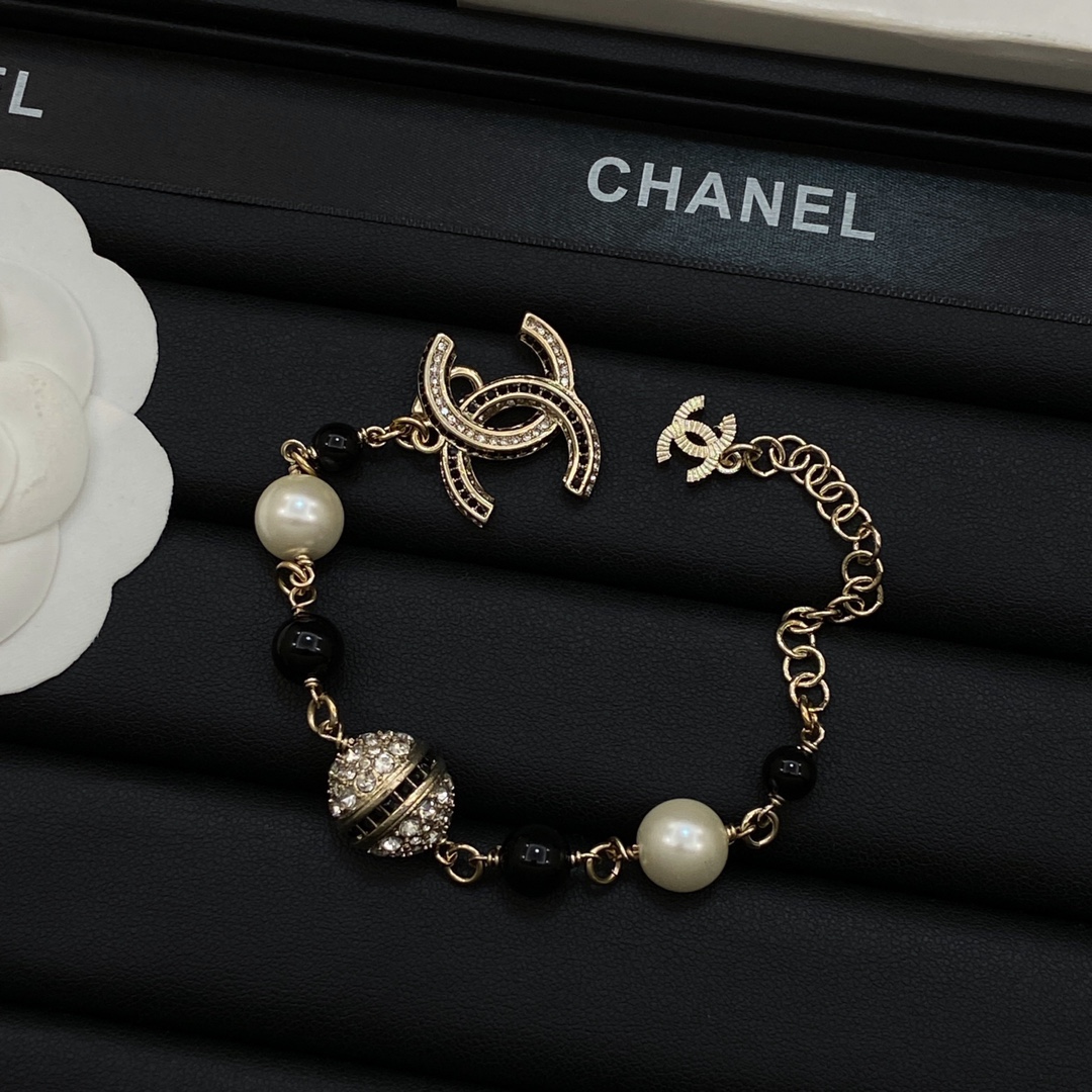 [TOP] CHANEL Bracelet - Gold