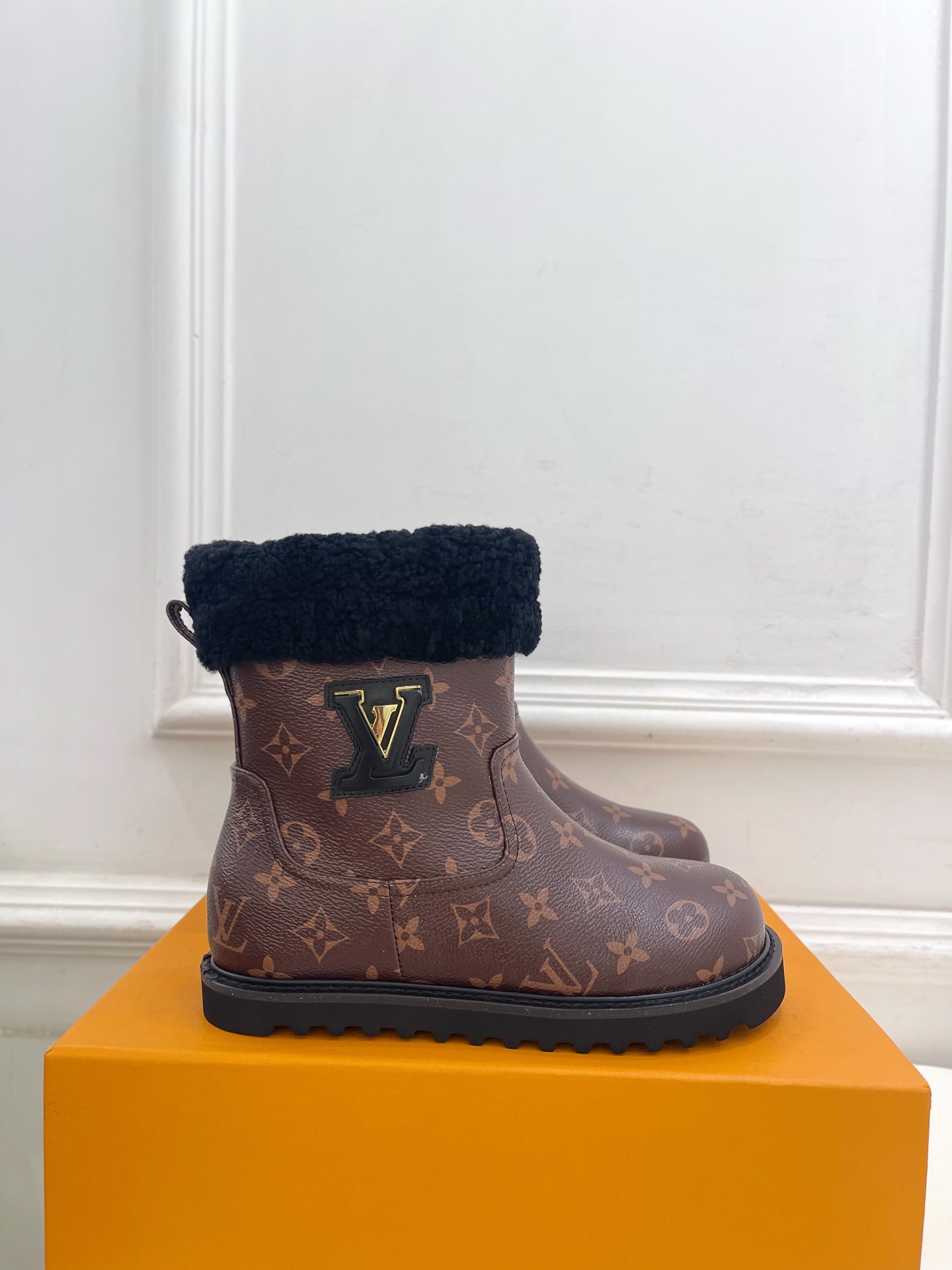 [TOP] Louis Vuitton LV Short Boots - Brown