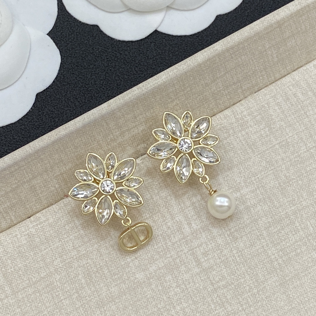 [TOP] Christian Dior Earrings - Gold