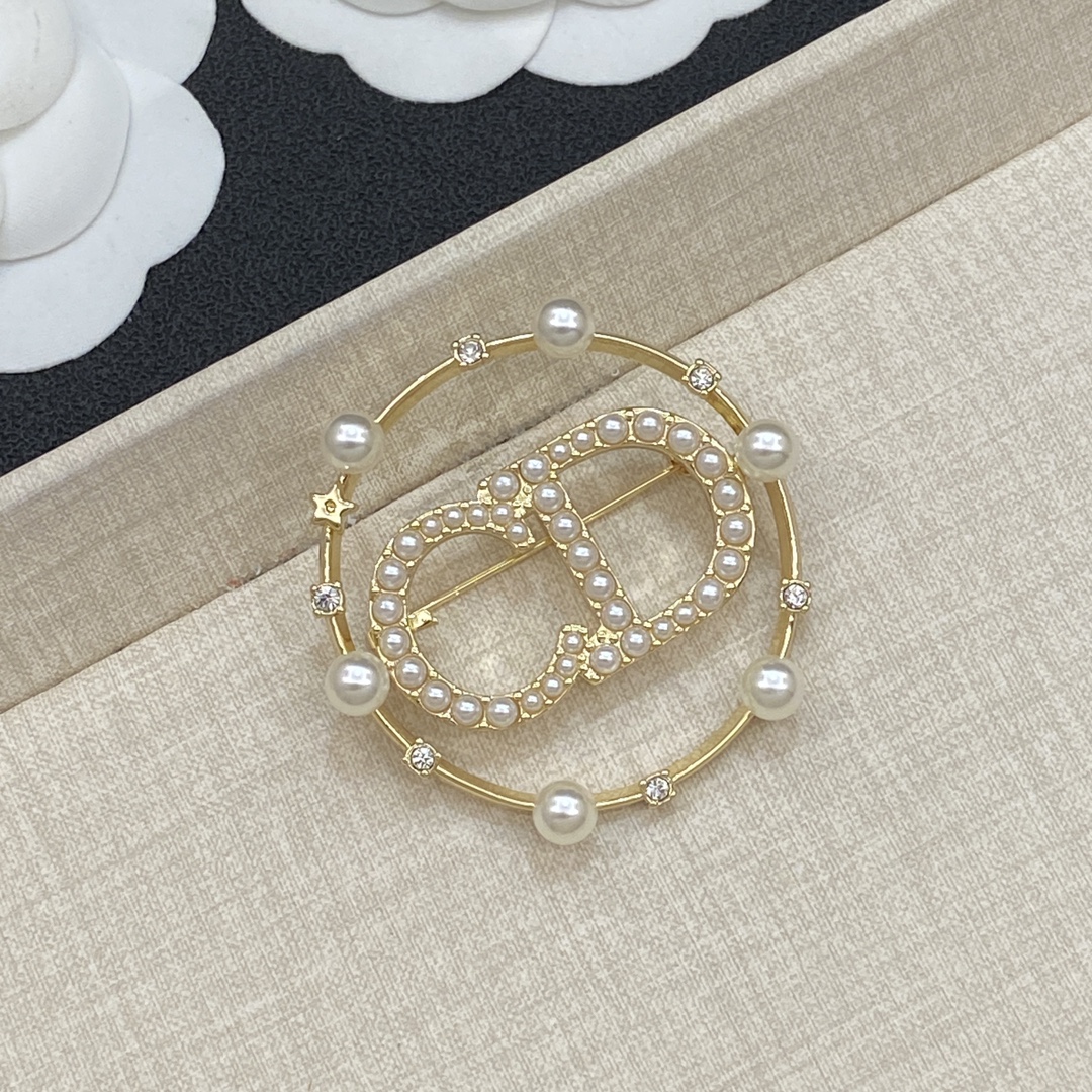 [TOP] Christian Dior Brooch - Gold