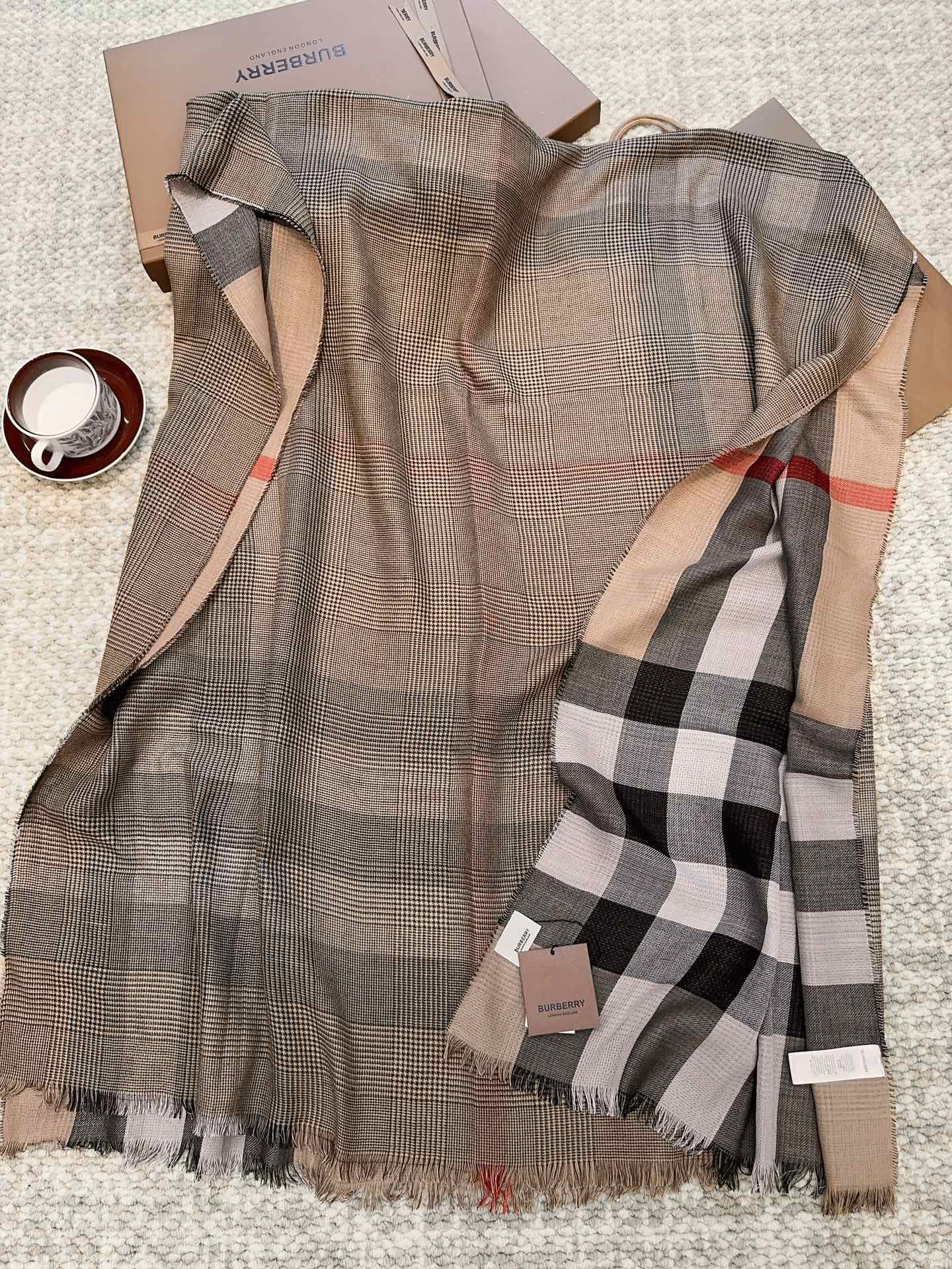 [TOP] BURBERRY Cashmere Scarf 200x100cm  - Brown