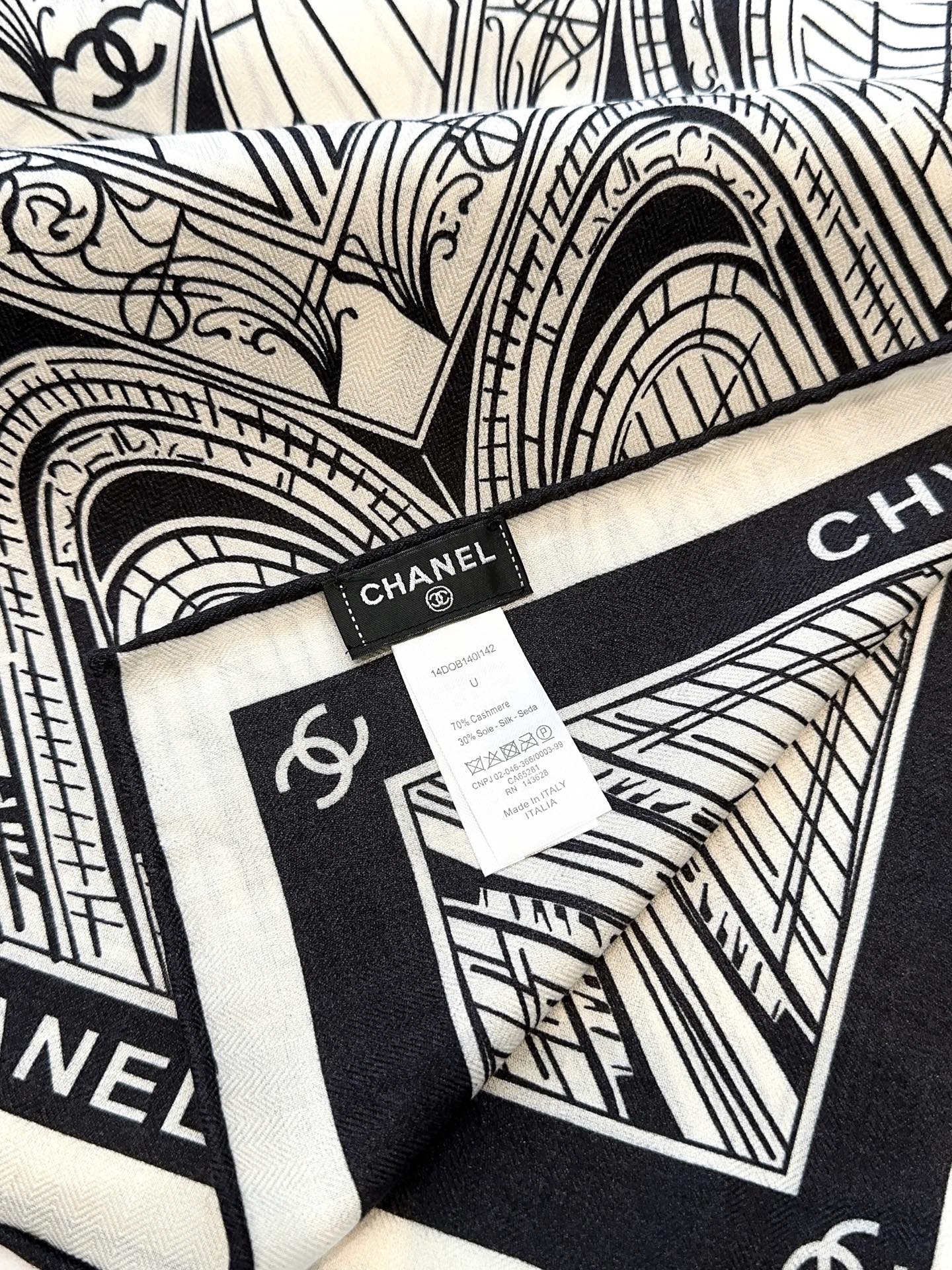 [TOP] CHANEL CC Scarf 140x140cm - White and Black