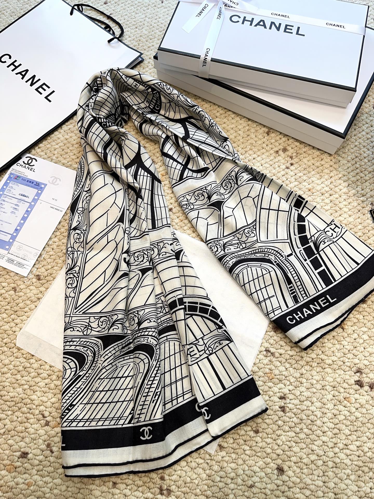 [TOP] CHANEL CC Scarf 140x140cm - White and Black