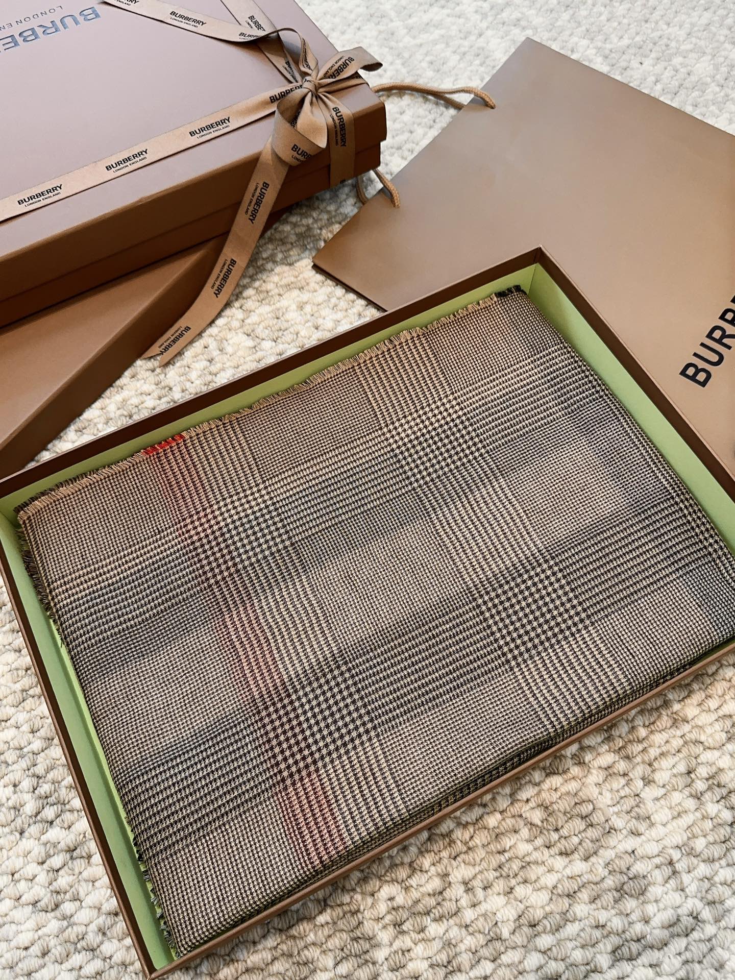 [TOP] BURBERRY Cashmere Scarf 200x100cm  - Brown