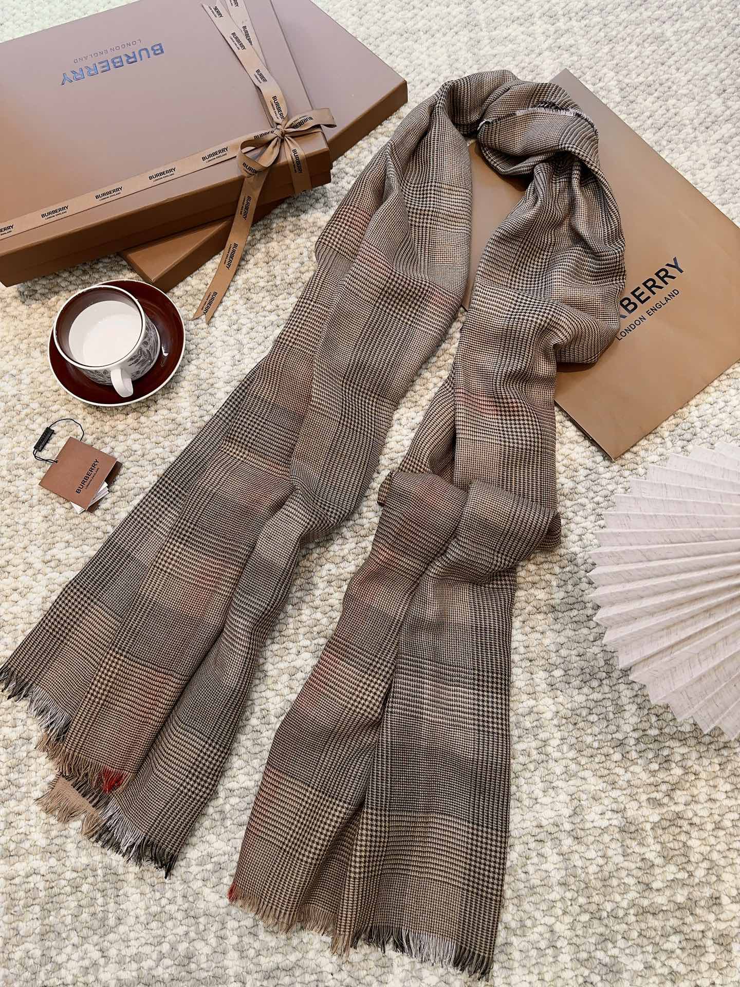 [TOP] BURBERRY Cashmere Scarf 200x100cm  - Brown