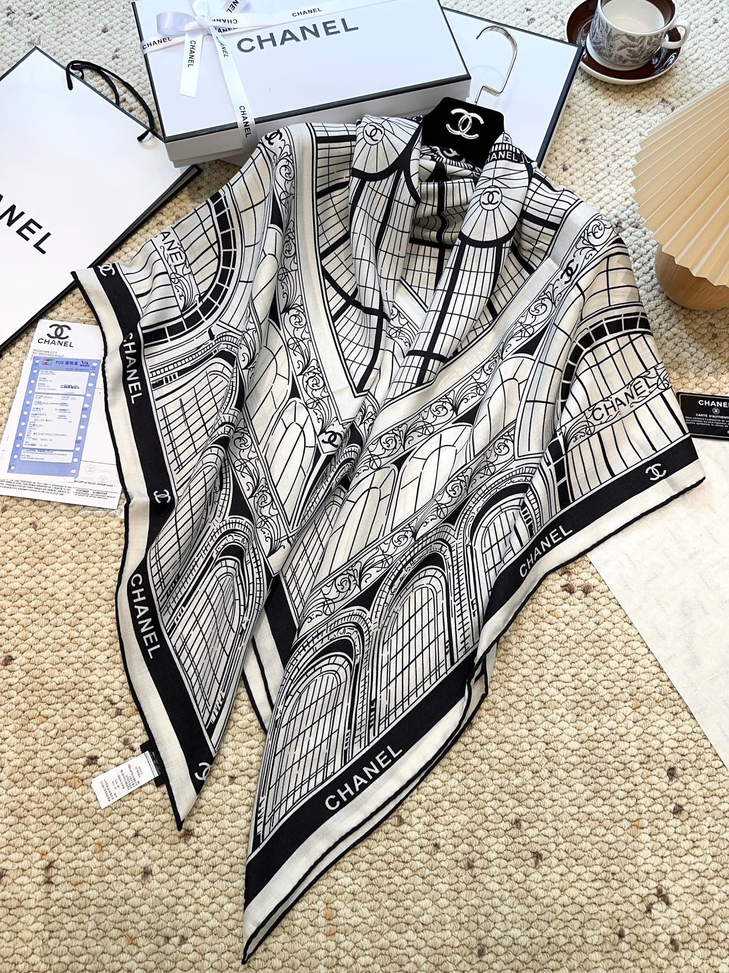 [TOP] CHANEL CC Scarf 140x140cm - White and Black