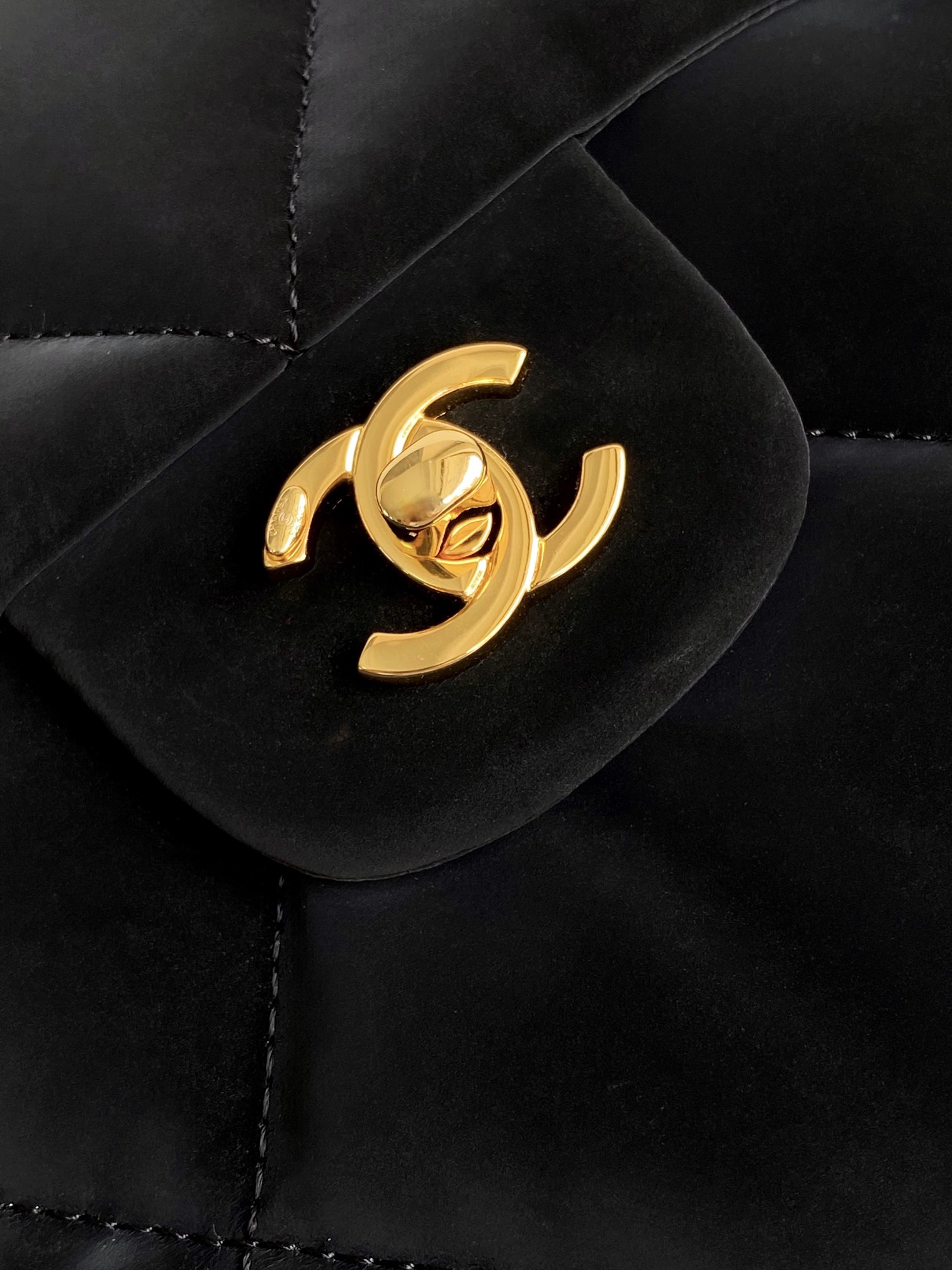 [TOP] CHANEL Coco Neige Hobo Bag 22-44-18cm - Black&GHW