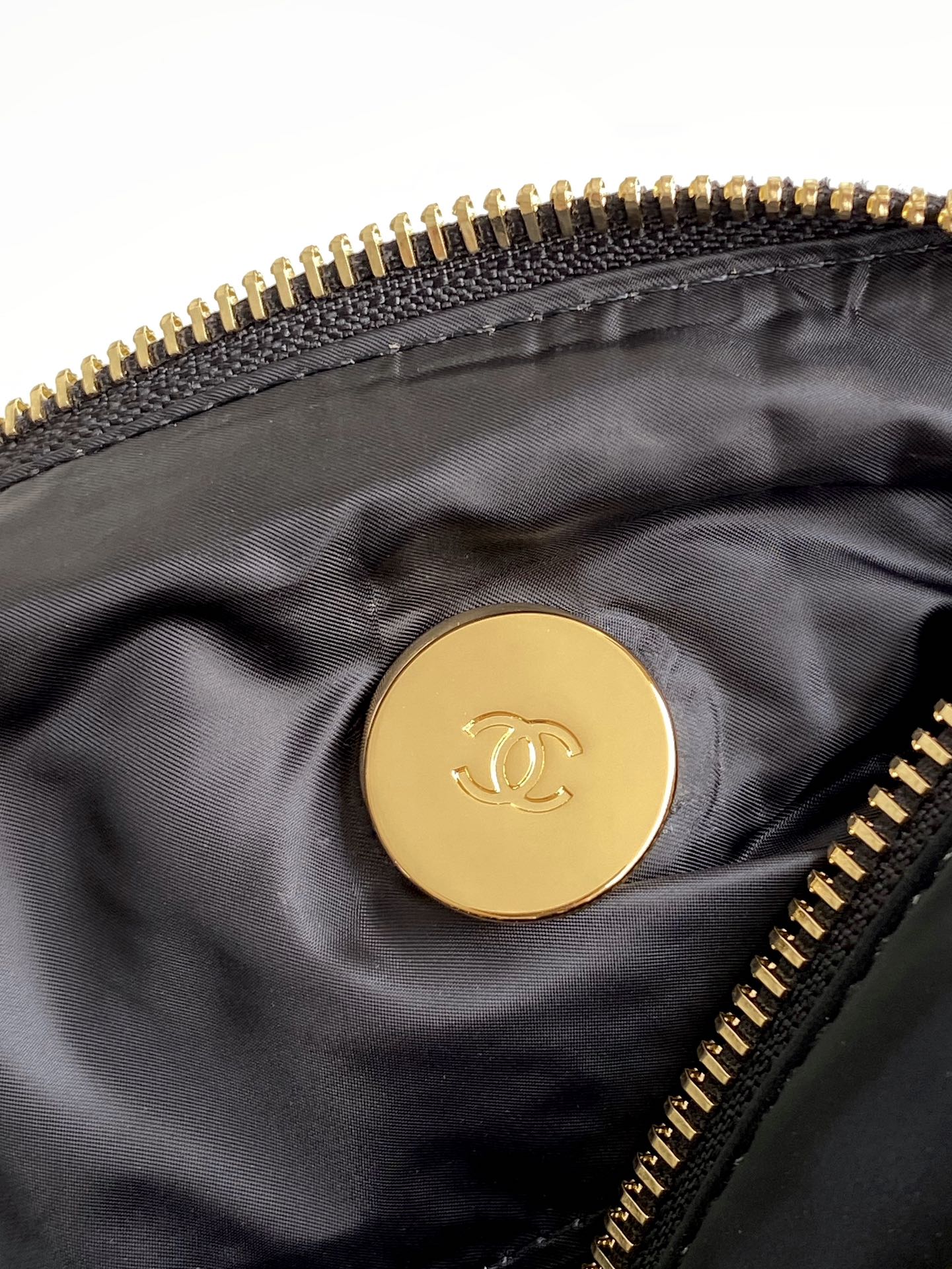 [TOP] CHANEL Coco Neige Hobo Bag 22-44-18cm - Black&GHW