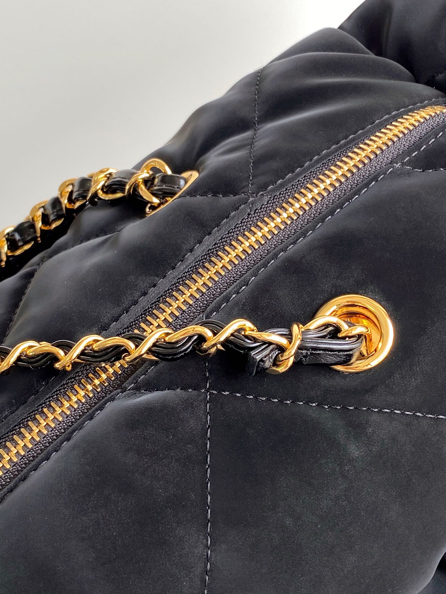 [TOP] CHANEL Coco Neige Hobo Bag 22-44-18cm - Black&GHW